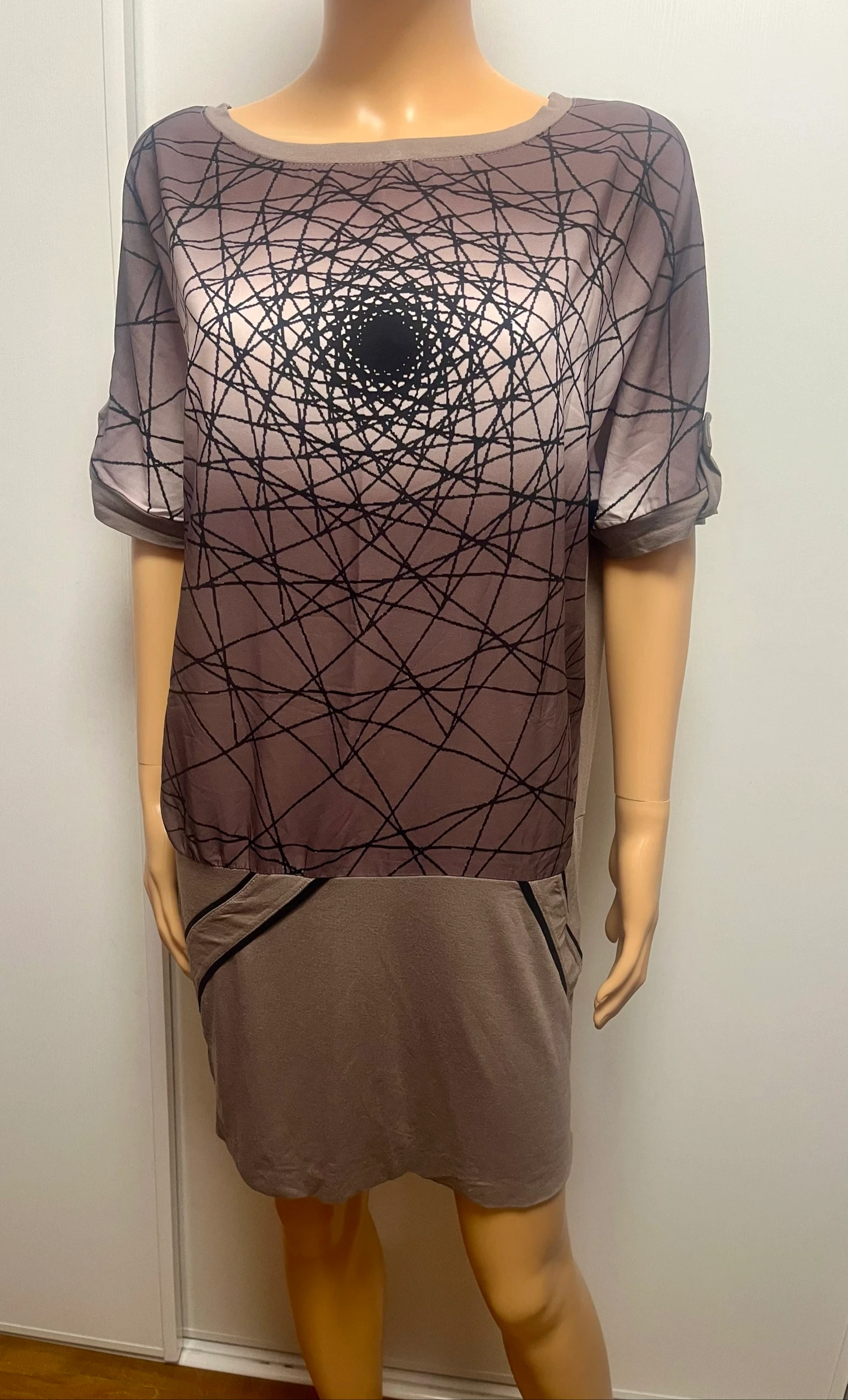 Vestido medio largo color taupe – photo 2